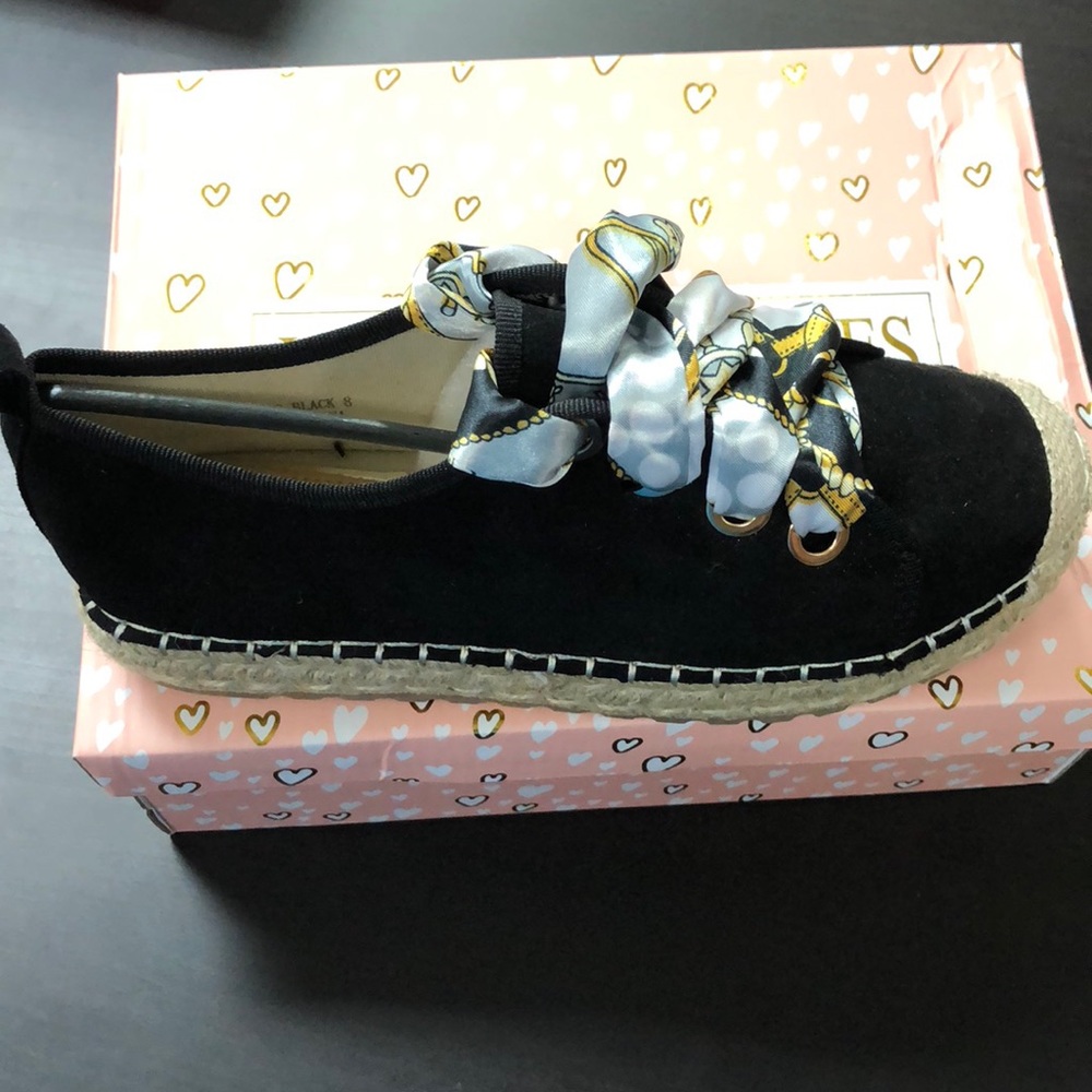 Victoria Adames shoes size 8 black